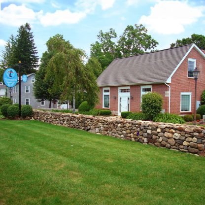 Outdoor shot of Thomaston Savings Bank branch in Bethlehem